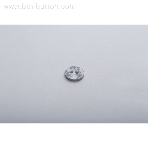 Round four-hole shell button